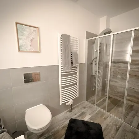 New Deluxe In Quiet Back House *