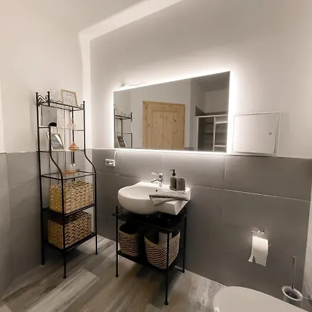 New Deluxe In Quiet Back House *