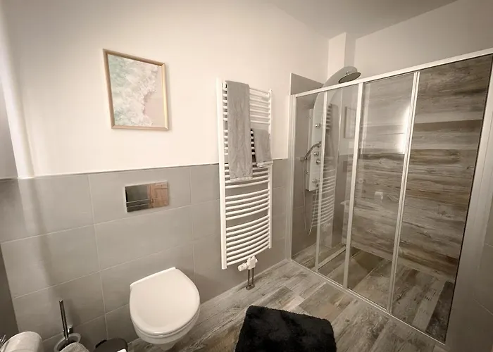 New Deluxe In Quiet Back House *