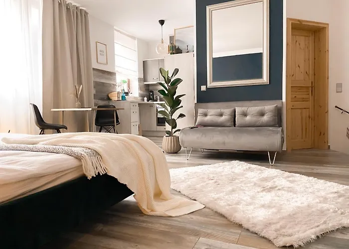 New Deluxe In Quiet Back House